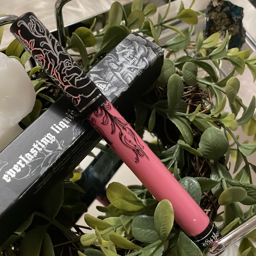 🖤 👄 KAT VON D®️ GORGEOUS SHADE MELANCOLÍA Everlasting Liquid Lipstick 👄 🖤